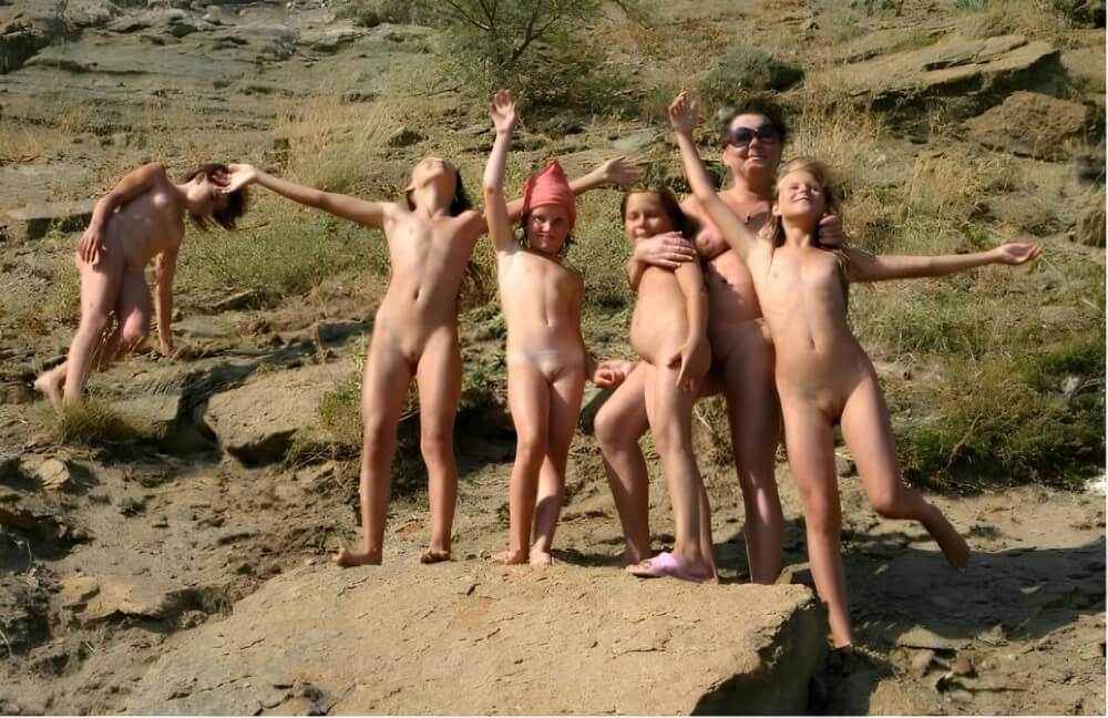 Nudism in a sunny day pics - Naturalness and freedom go hand in hand with naturism