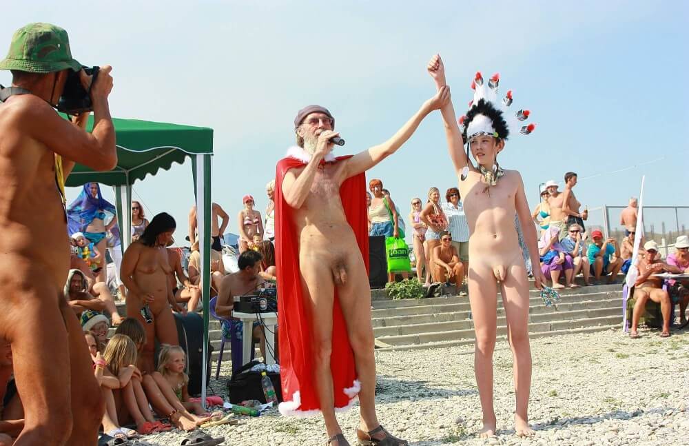 Native Headdress Dance pics - Naturism creates harmony with the environment