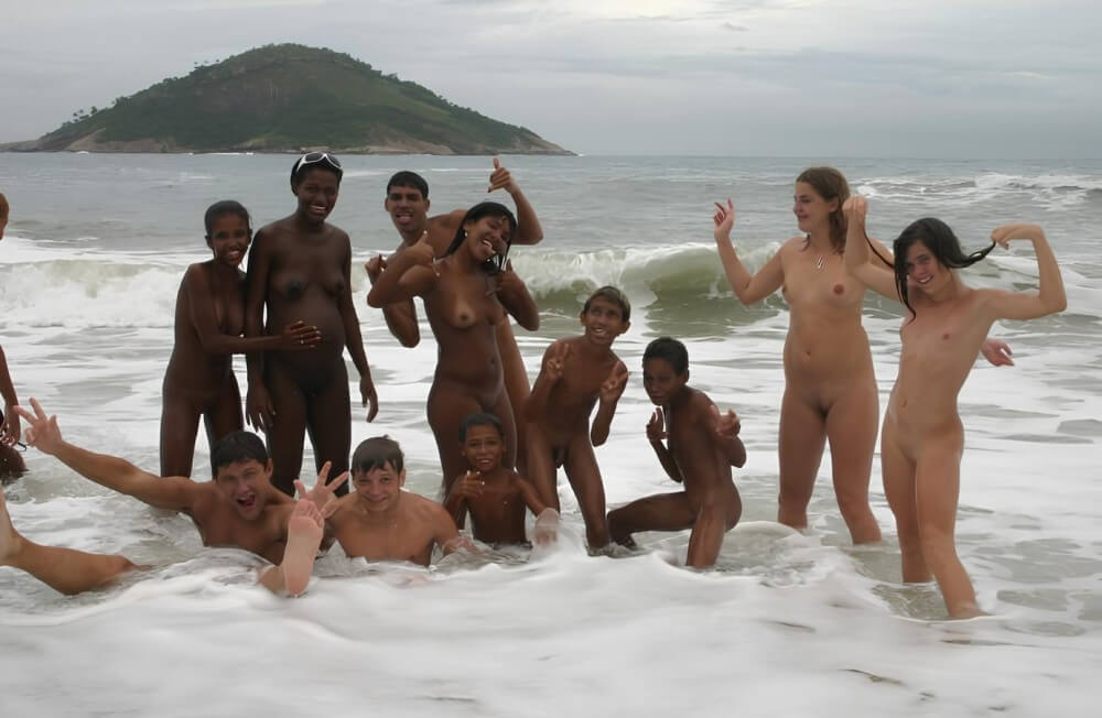 Photo nudism in Brazil - Naturists love nature and the environment