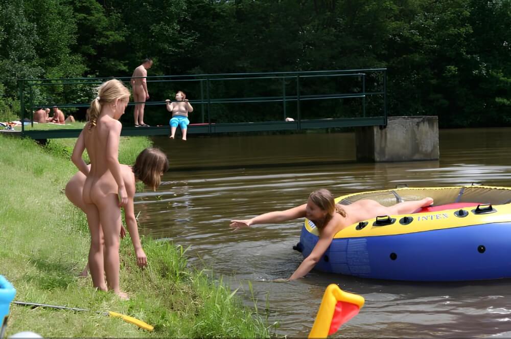 Naked Body gallery - Radical nudism materials
