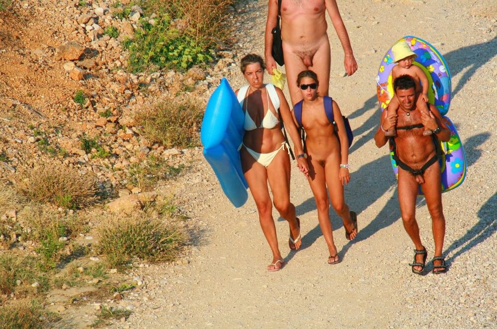 Ula FKK Beach Entry Hills pics - Naturism encourages sincerity and honesty regarding the body