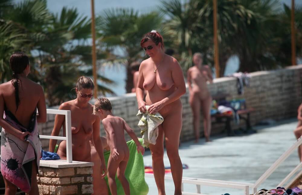 Boardwalk Biking pics - Getting rid of clothes