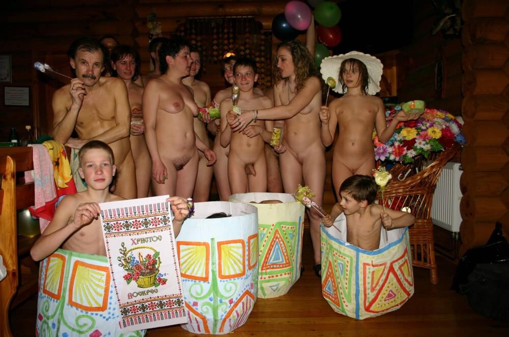 Easter Group Memories pics - Being oneself is the foundation of nudism