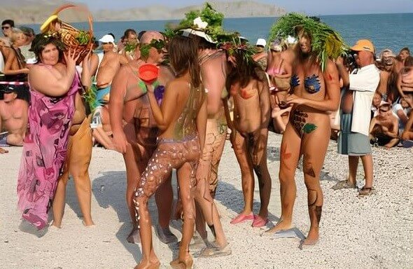 Premium Content # 34 - Popularizing nudism among the general public