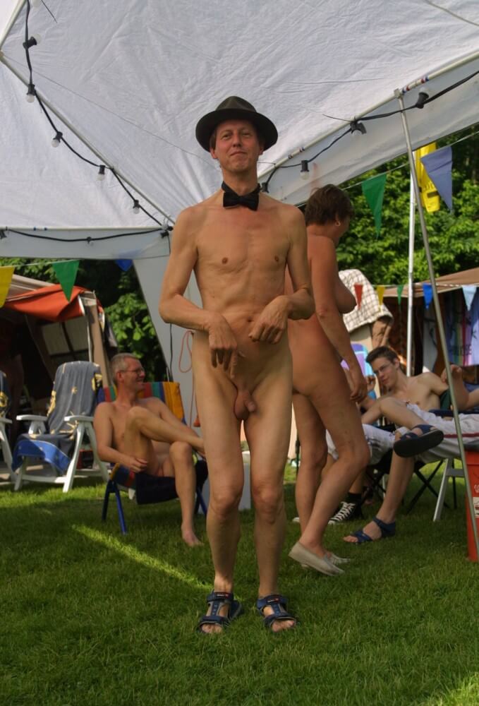 Holland Show and Relaxation - She appeared completely naked
