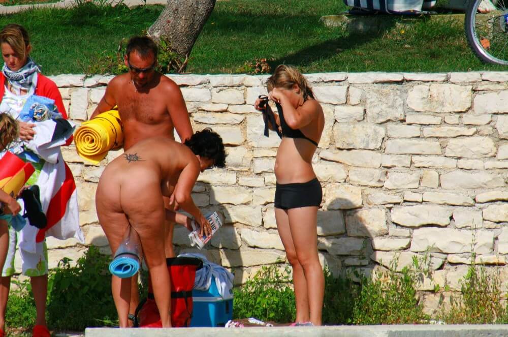 Ula FKK Sisters Day photo gallery - Where nudism is commonplace