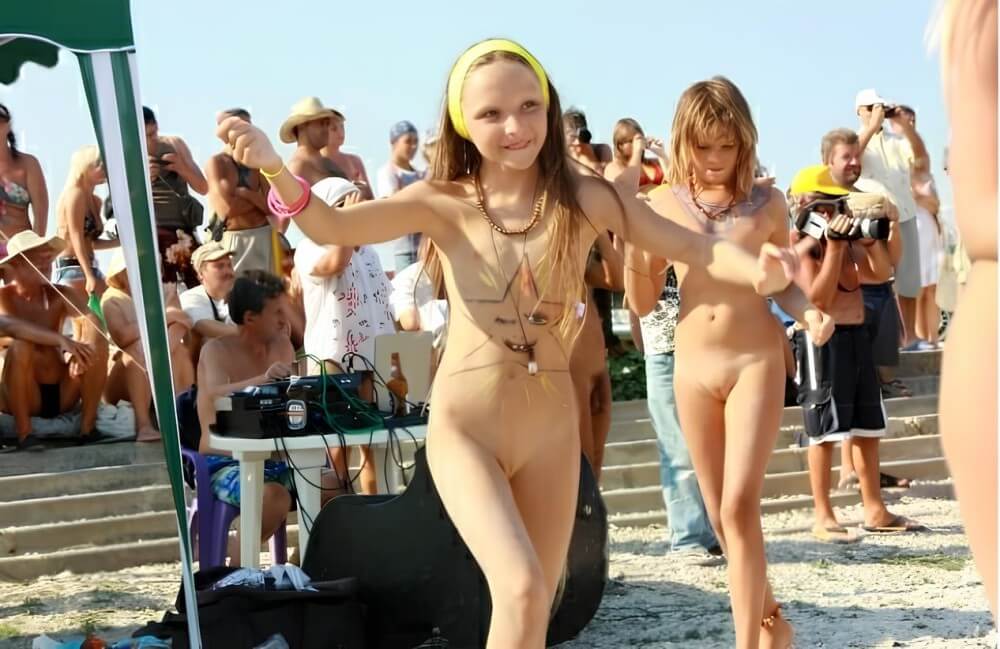 Nudist beauty contest photos - Family nudism in its cultural context