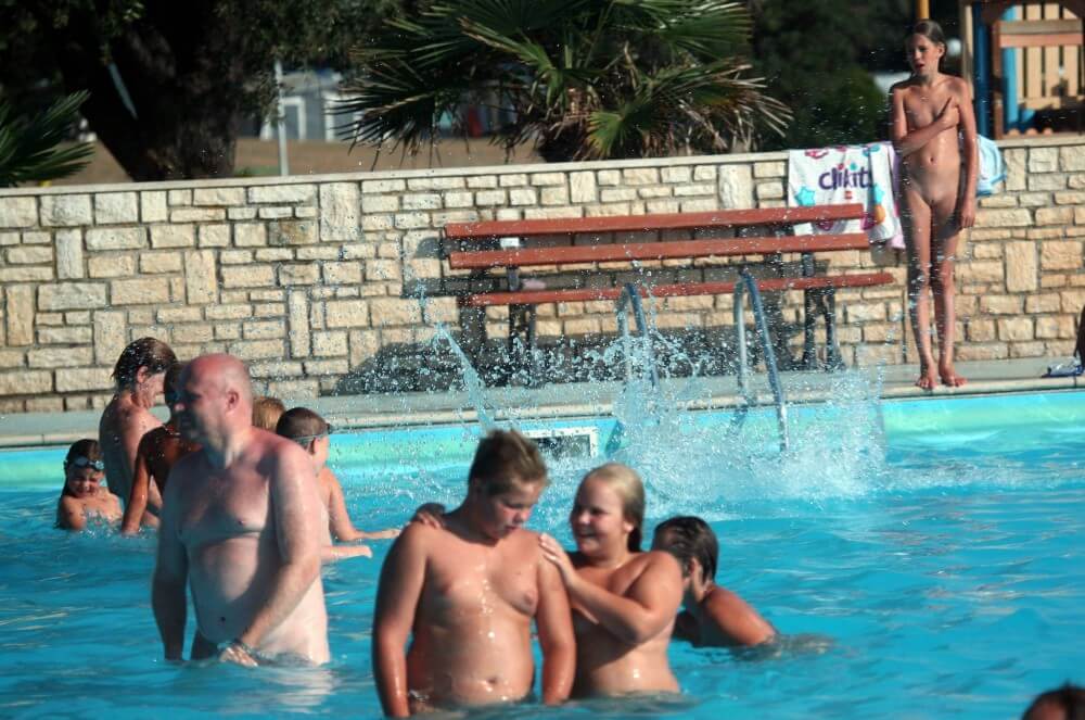 Naturist Pool Girls Profile pics - Naturism as the meaning of life