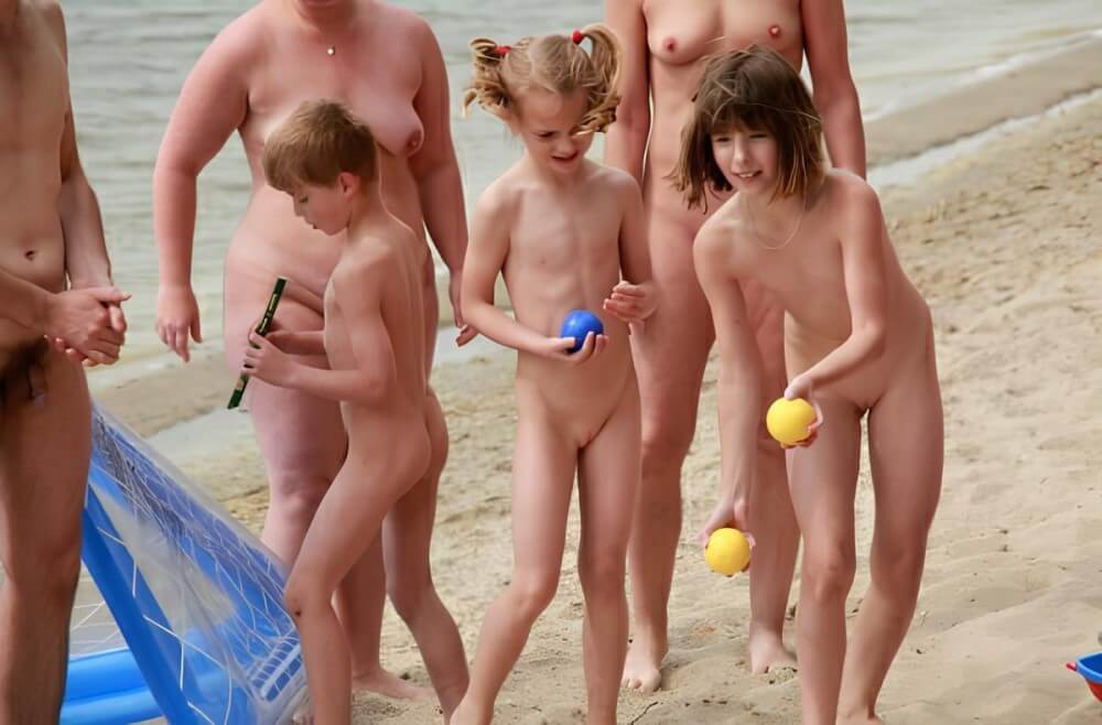 Lezero family games big gallery - We are naked in the bosom of nature