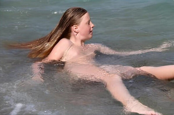 Turqoise Water Splash pics - Nudity in naturism is a way to experience freedom and harmony