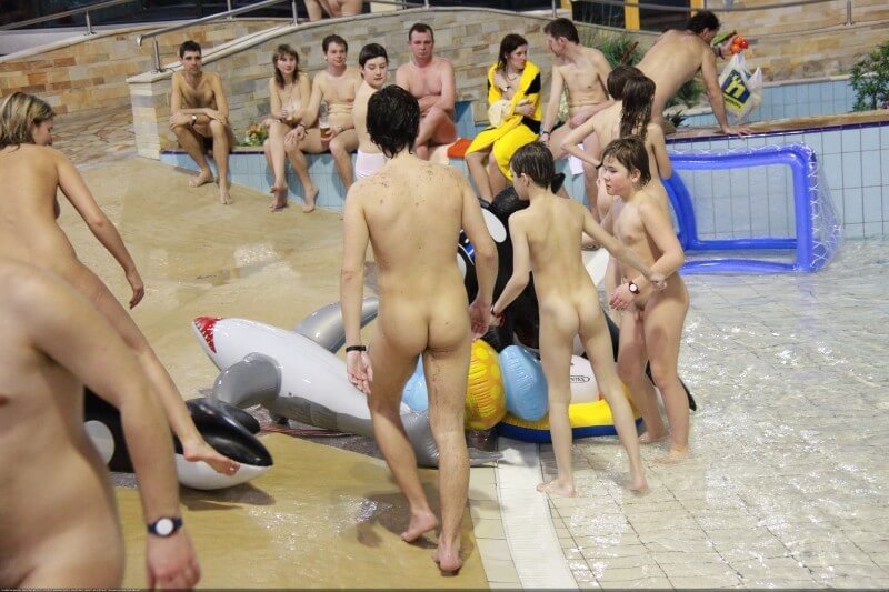 Pool day celebration Big gallery - Naturists live freely and naturally