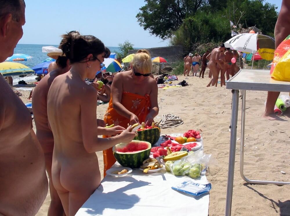 Bulgarian Nude Day Preps pics - Naturism and nudism value honesty and sincerity in relationships