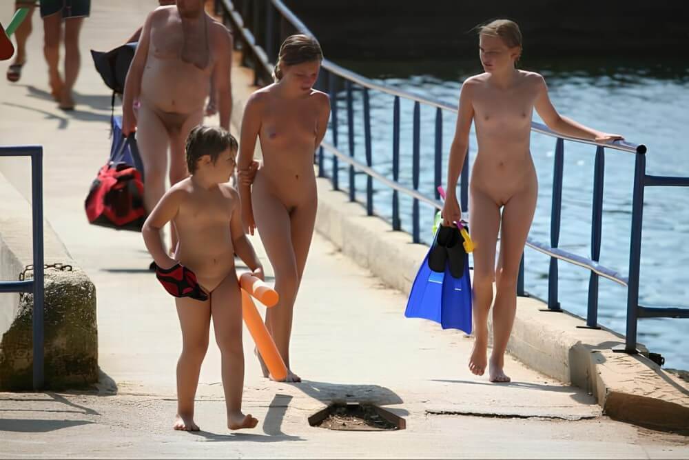 Naturism photo gallery # 11 - Naturalness and freedom go hand in hand with naturism