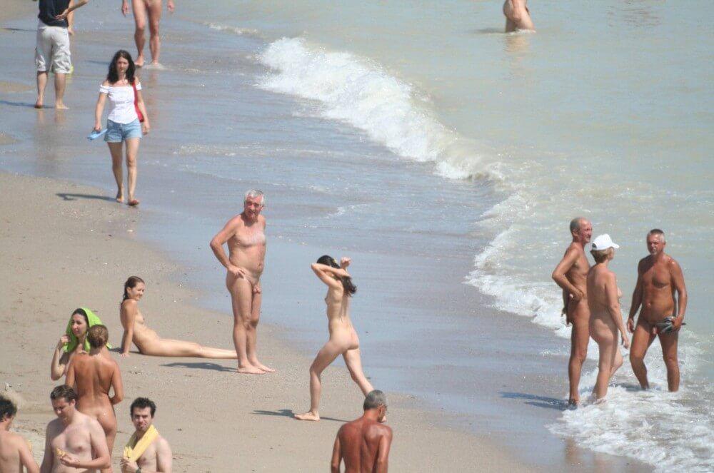 Costinesti Beach Groups pics - Nudity helps you feel free