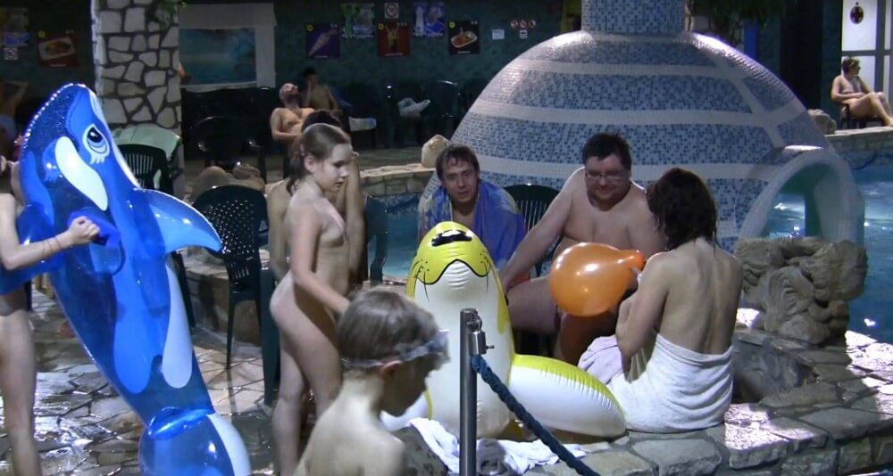 Grassy Outdoor Fitness Full HD - Popularizing nudism among the general public