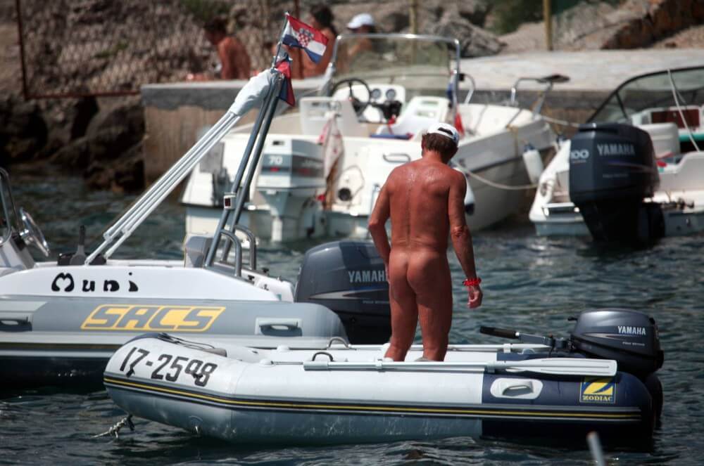 Boating and Floater Waters pics - Watching naked nudists