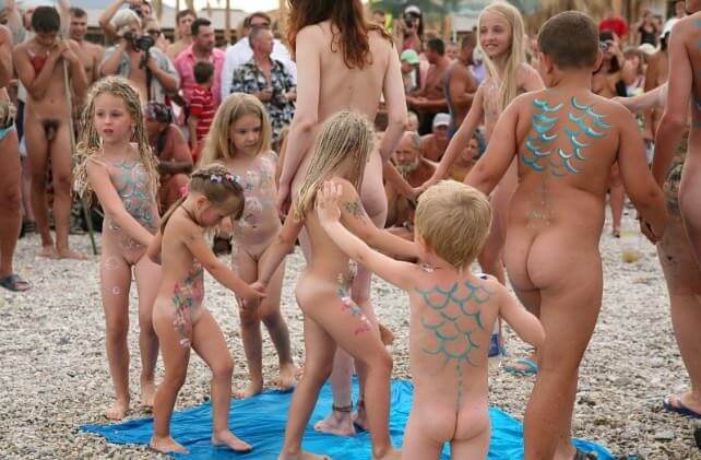 Large photo gallery nudism - Naturism implies a life free of unnecessary problems
