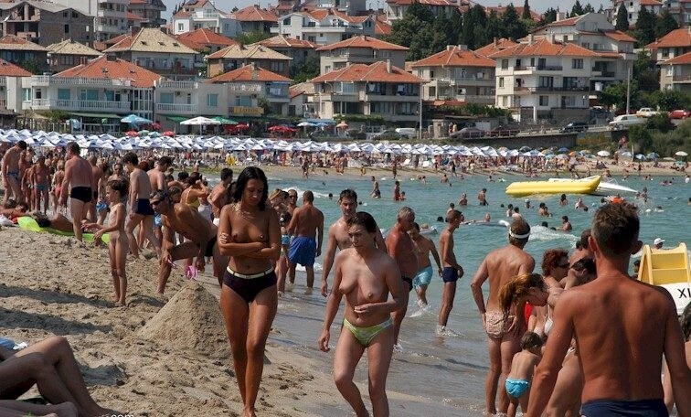 Enature - resort in solar Bulgaria - In naturism, sincerity and openness toward others are valued