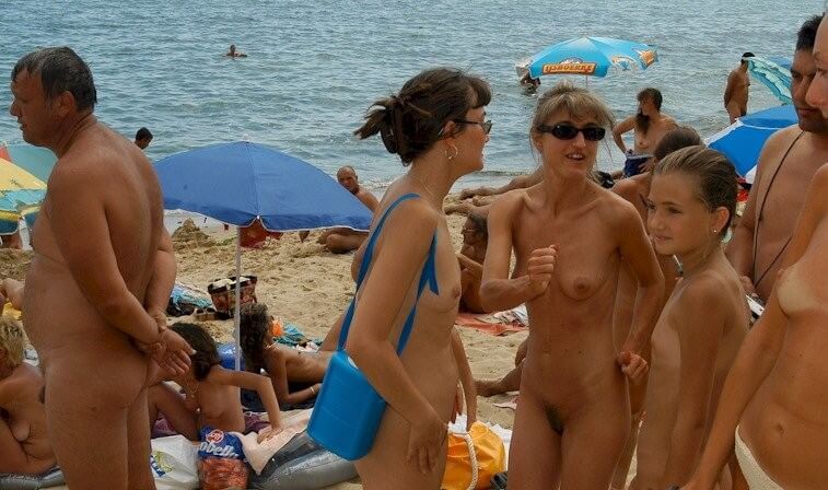 Documentary video naturism 1999 - Freedom of choice allows one to be oneself and to be a naturist