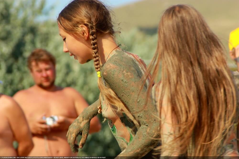 Premium Content # 36 - Naturism enthusiasts around the world