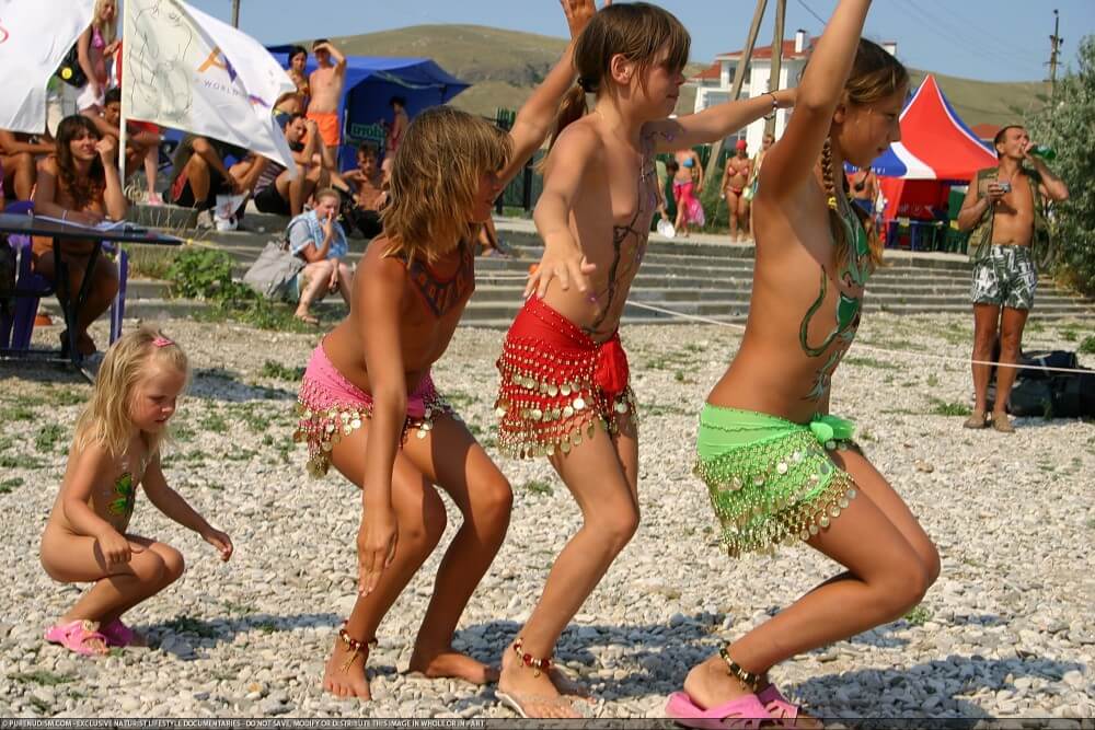 Festival and dancing photos - Must always be without clothes