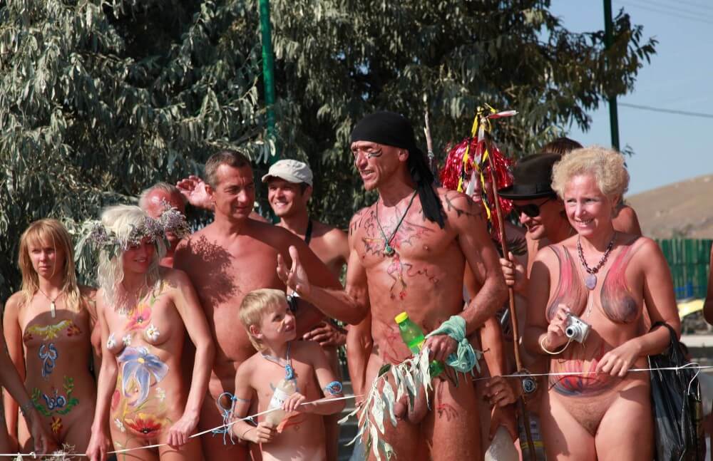 Naturist Day From Behind pics - Nudism supports personal freedom and individuality