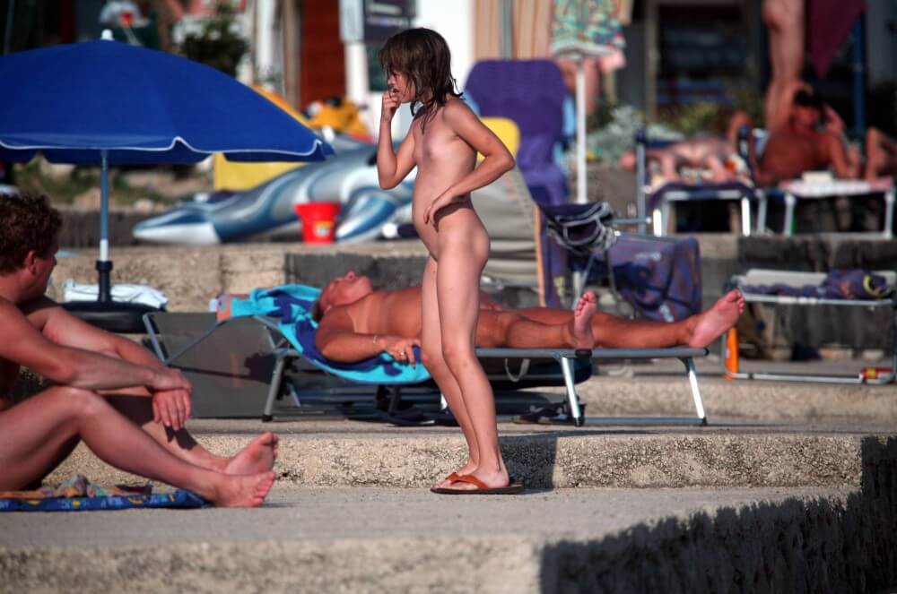 Girl Walk to Nudist Shower pics - Ideological naturists: exclusive materials