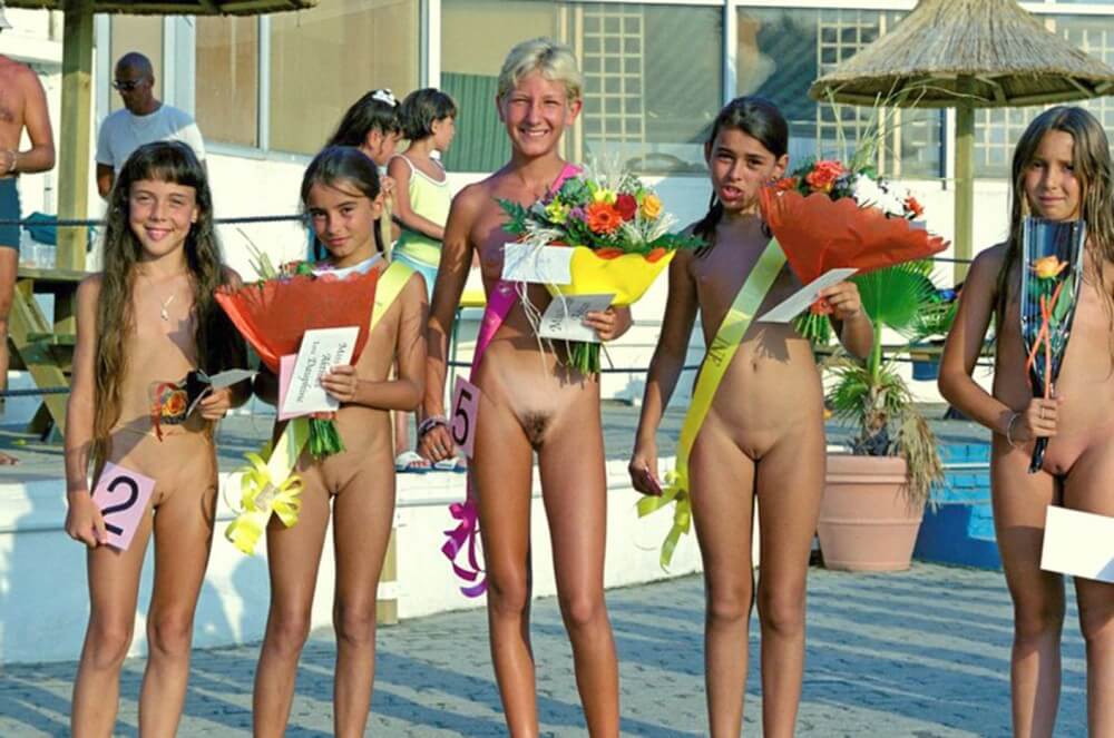Beauty contest FR photos - They value respect for nature and the fully naked body