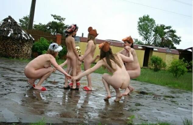 Naturism photo gallery # 23 - There are many political figures among the movements supporters
