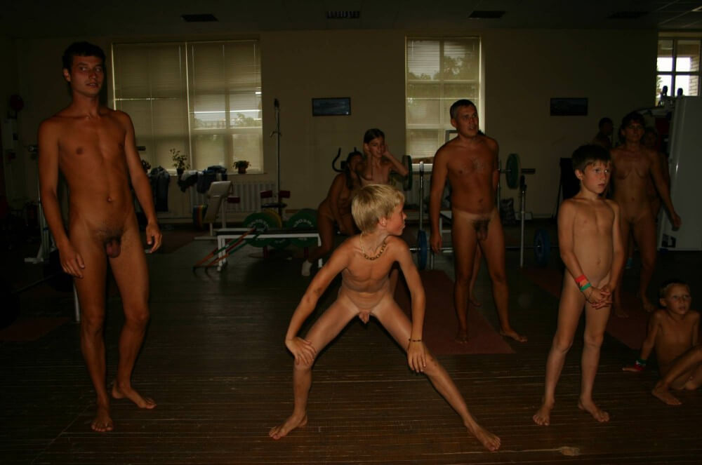 Family Gym Nudist Stretch pics - Nudism helps you get rid of insecurities and clothes