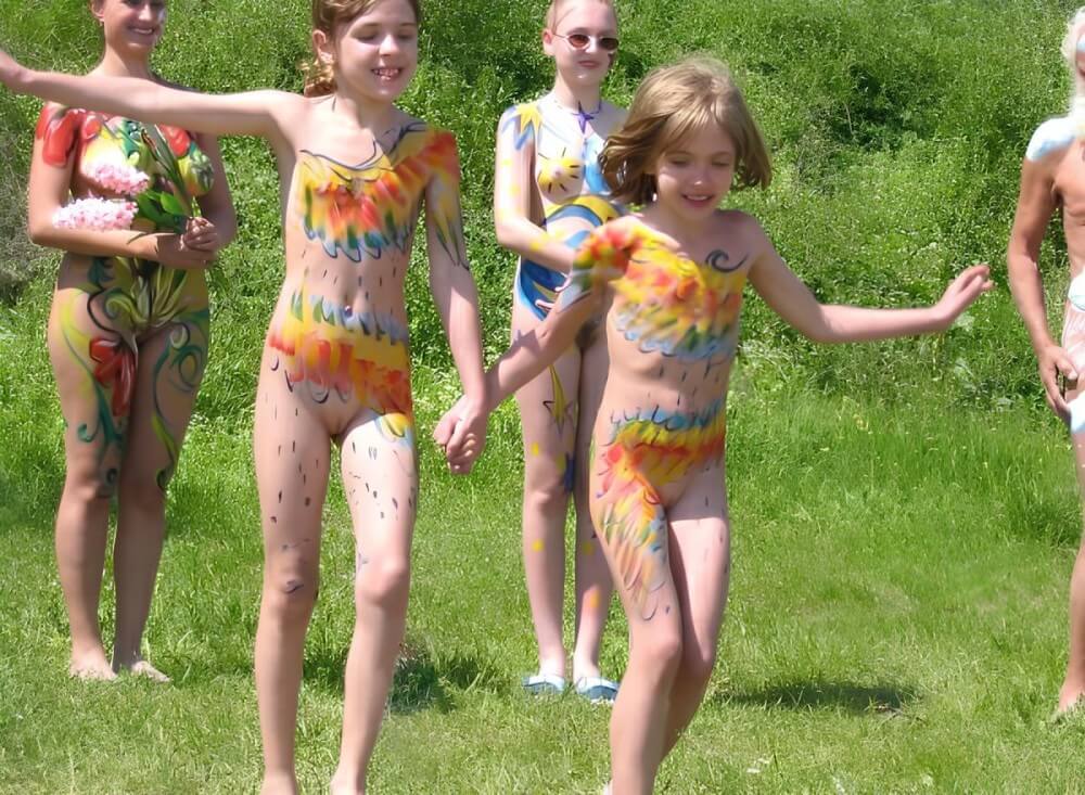 Naturism photo gallery # 29 - Living in harmony with nature is the primary goal of the naturist and nudist lifestyle