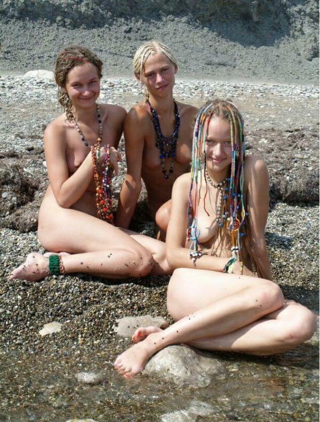 Naturism photo gallery # 49 - It helps people understand that the naked body is not an object to be judged