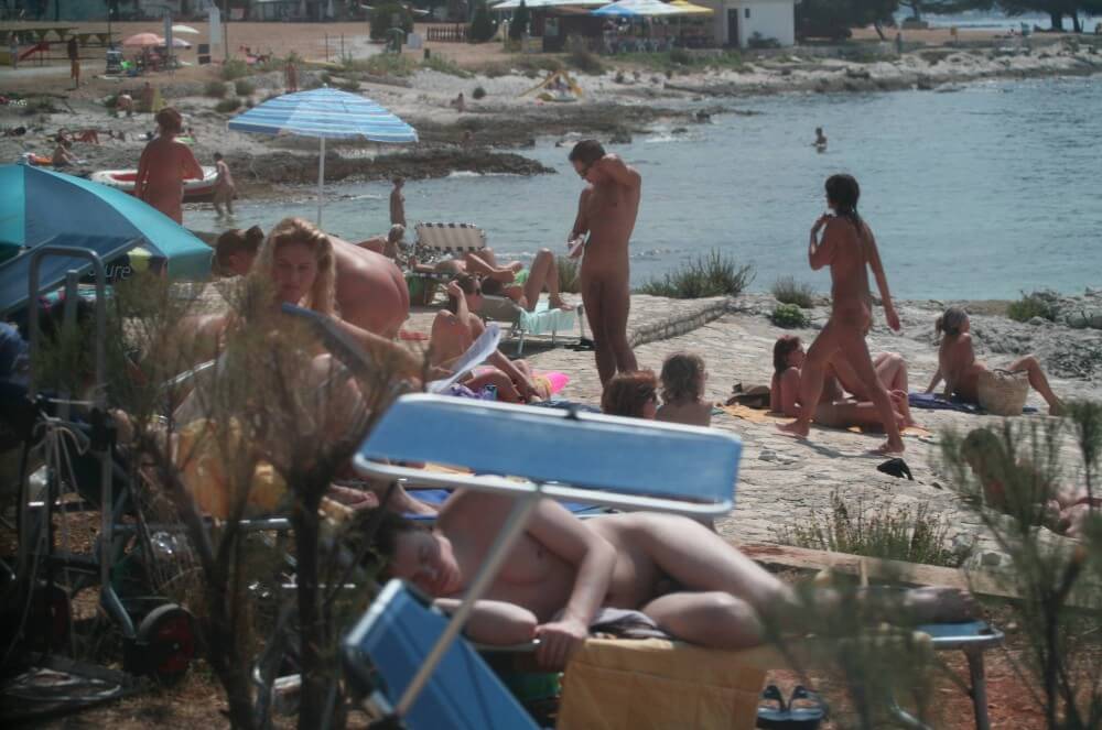 Nuda Beach Wide Outlook pics - Naturists love sunlight and fresh air