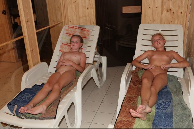 Record center relaxation photos - Naturism teaches us to accept ourselves and others without judgment