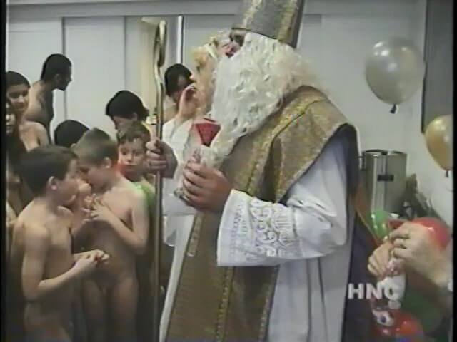 Helios Natura: Grandmas Christmas Party - A love for the sun and fresh air are important values for naturists