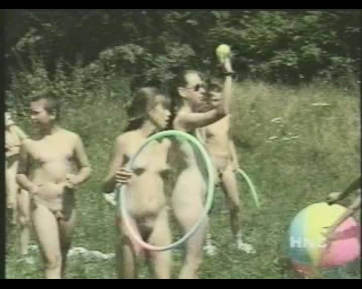Helios Natura: Nudi Youth Weekend - Nudity is perceived as a natural aspect of life