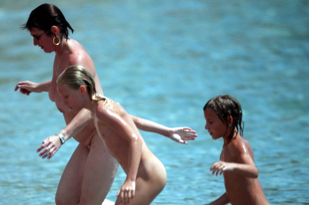 Running From the Waters pics - Nudism helps us understand the true meaning of freedom