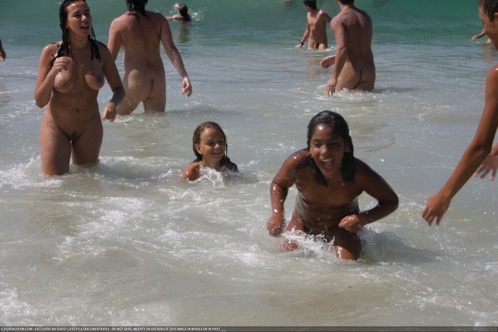 Brazil naturism photo set 4 - Nudity helps you understand yourself and respect others